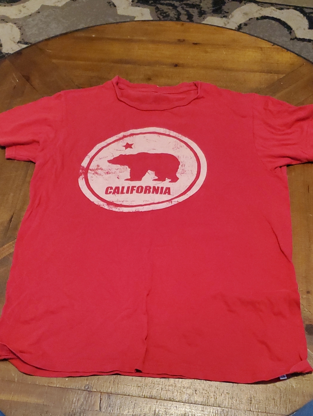 California Bear Graphic Crewneck T-Shirt in Red